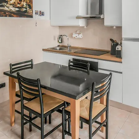 Apartamento Bilocale Moderno A Nord Self Check-in - Wi-fi Novara