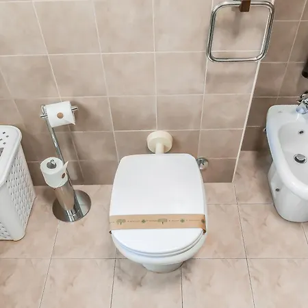 Bilocale Moderno A Nord Self Check-in - Wi-fi Apartamento
